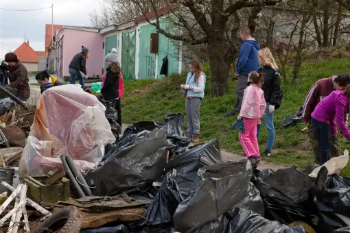 Ukliďme Česko 2015